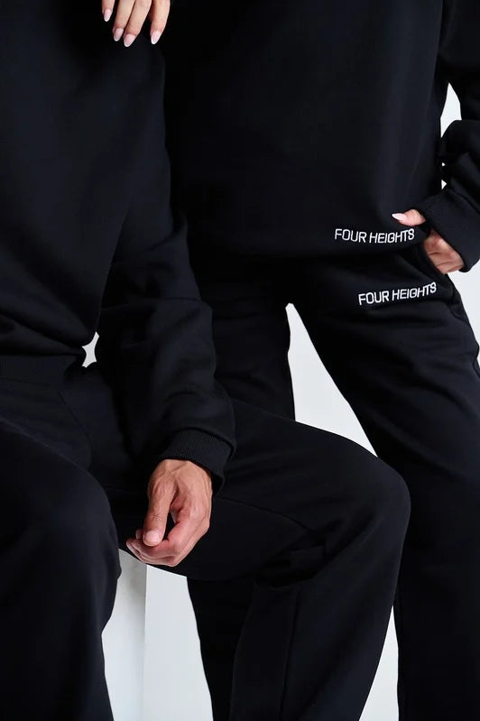 Vantara Black Crewneck